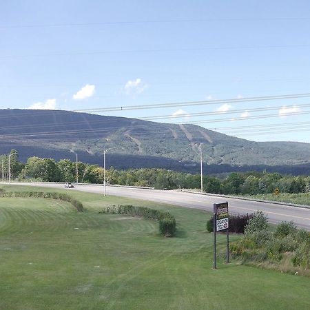 Holiday Villa Resorts At Mont Ste Anne Beaupré Екстериор снимка